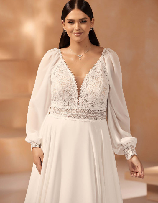Robes de mariées  BIANCO EVENTO URSULA - Robe de mariée coupe A en mousseline et dentelle délicate 