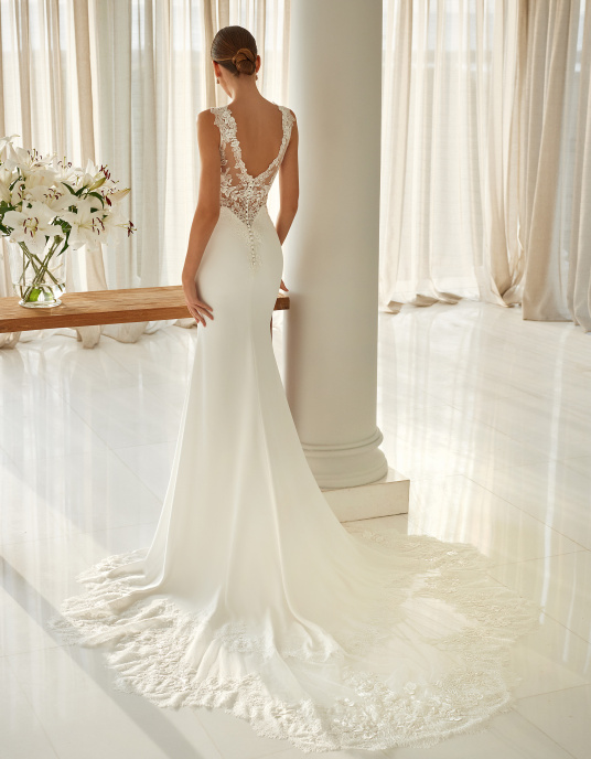 Robes de mariées  Saint Patrick "ELSIE" Robe de mariée sirène en crêpe avec décolleté en V 