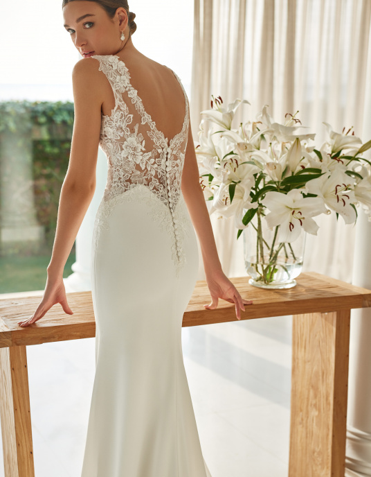 Robes de mariées  Saint Patrick "ELSIE" Robe de mariée sirène en crêpe avec décolleté en V 