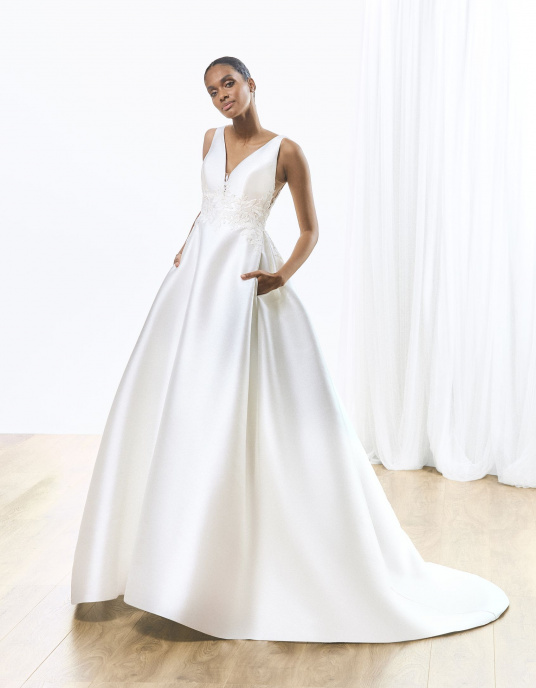 Robes de mariées  White one EVINHA 