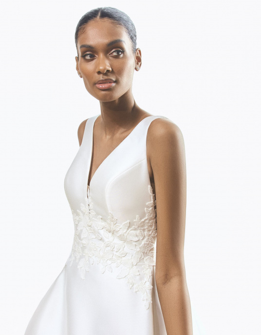 Robes de mariées  White one EVINHA 