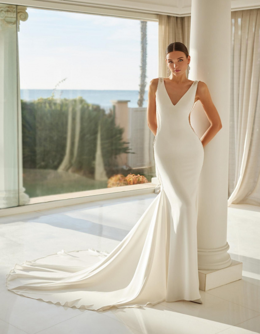 Robes de mariées  Saint Patrick JOLENE Robe de mariée sirène avec décolleté en V en crêpe 